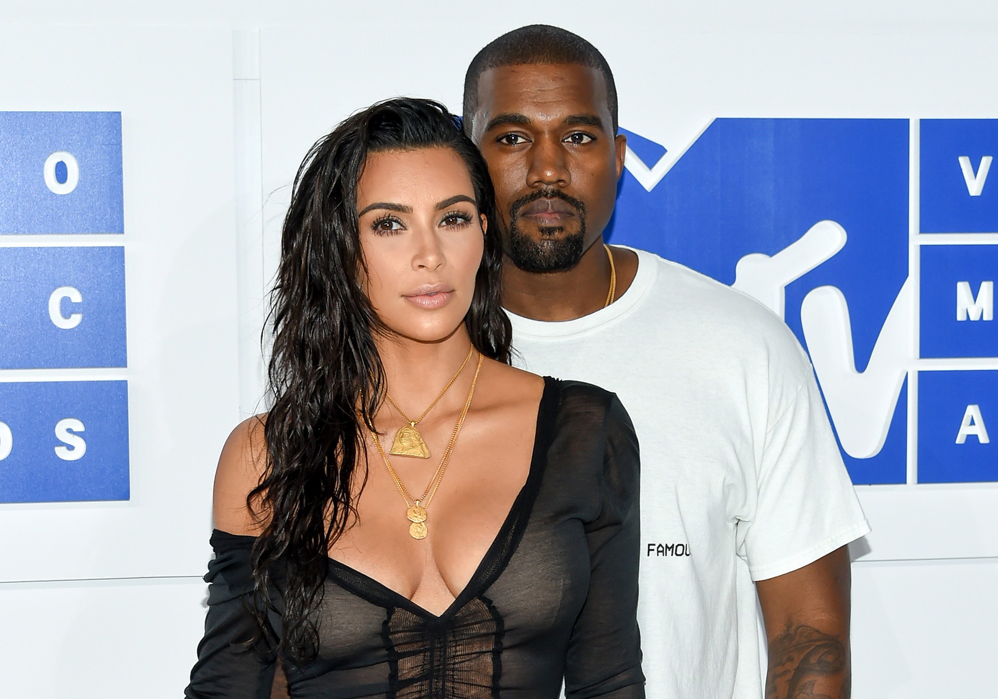 kim-kanye-1528185700608392673087.jpg