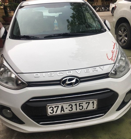 Bắt quả tang 5 con hổ đang vi vu tr&ecirc;n xế hộp - Ảnh 2.
