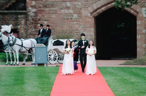 Cận cảnh đám cưới cổ tích tại lâu đài Anh của cặp mỹ nam hot nhất nhì châu Á - Ảnh 7.