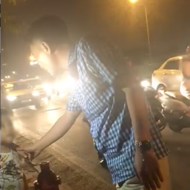 Gặp tài xế ô tô say xỉn suýt đâm vào mình và hai con nhỏ, cách hành xử của người cha khiến cư dân mạng nể phục - Ảnh 2.