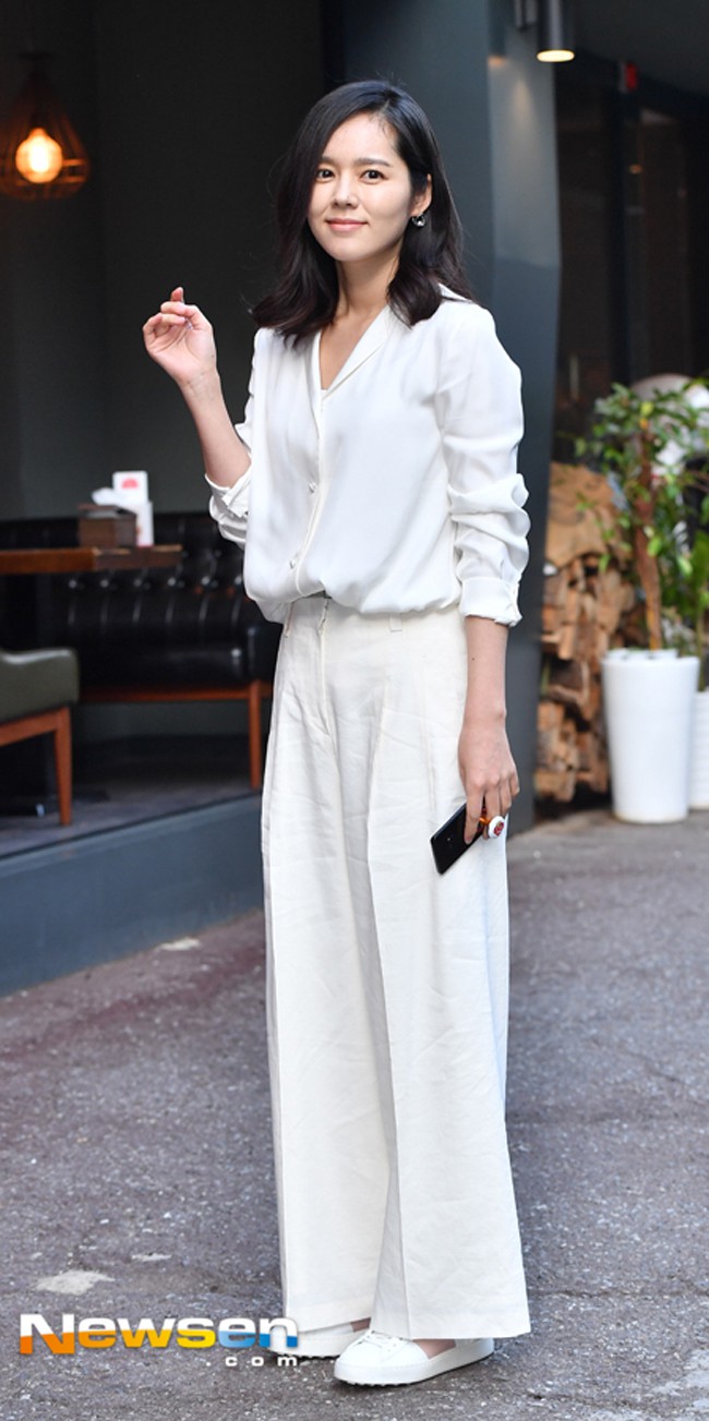 Quỳnh Anh Shyn ph&ocirc; diễn d&aacute;ng mỏng bất chấp bị ch&ecirc;, Kh&aacute;nh Linh diện t&uacute;i si&ecirc;u mini đụng Rihanna - Ảnh 19.