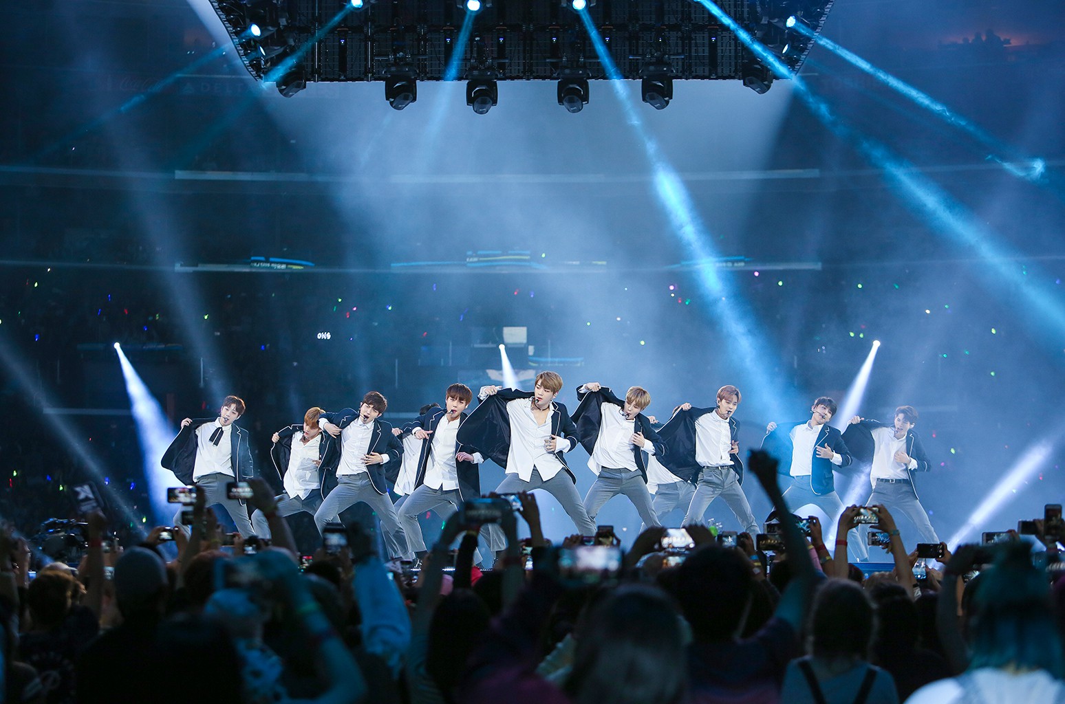 wanna-one-kcon-2017-billboard-1548-1528208483419130865549.jpg