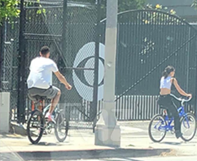 0601-ben-simmons-kendall-jenner-biking-tmz-4-crop-15282550255061517536869.jpg