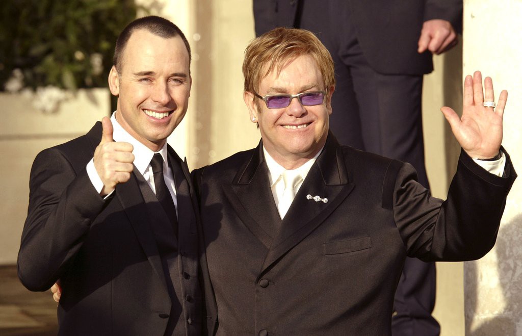 elton-john-david-furnish-15283007940111379088331.jpg