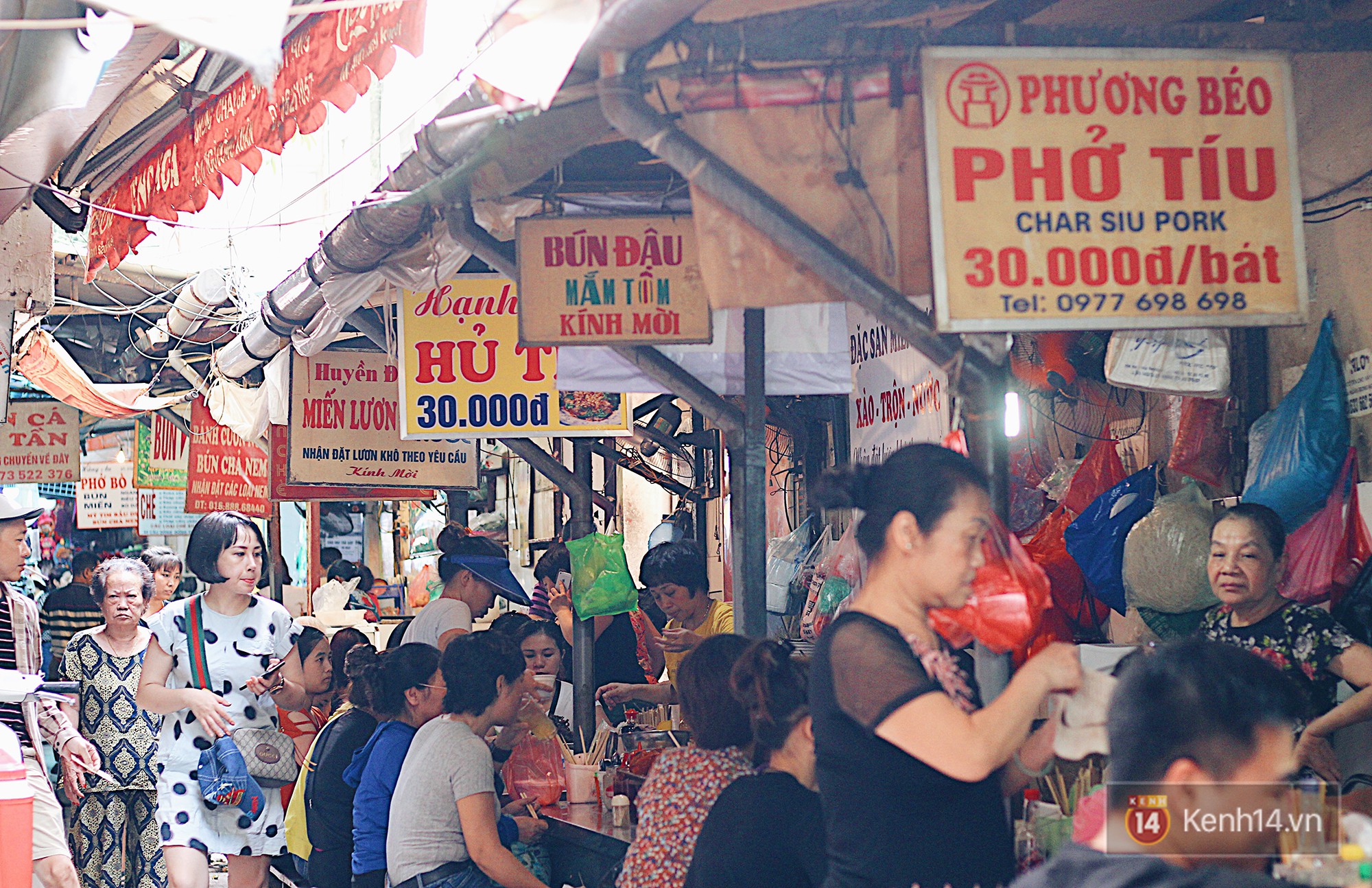 Hà Nội có hẳn một siêu ngõ ẩm thực giữa lòng phố cổ mà không phải ai cũng biết - Ảnh 1.