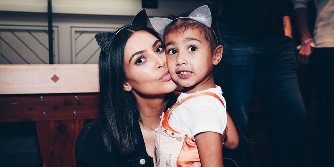 Mới 5 tuổi nhưng con g&aacute;i Kim Kardashian đ&atilde; được tặng qu&agrave; sinh nhật to&agrave;n t&uacute;i h&agrave;ng hiệu đắt tiền - Ảnh 1.