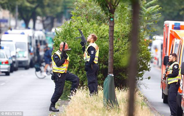 Trường tiểu học ở Berlin sơ tán vì tình nghi có đối tượng mang súng - Ảnh 1.