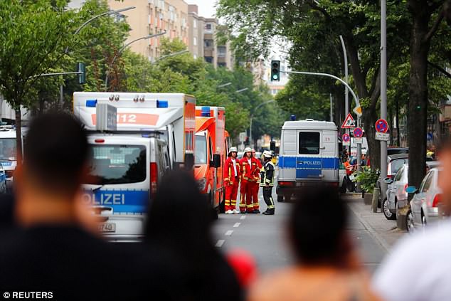 Trường tiểu học ở Berlin sơ tán vì tình nghi có đối tượng mang súng - Ảnh 2.