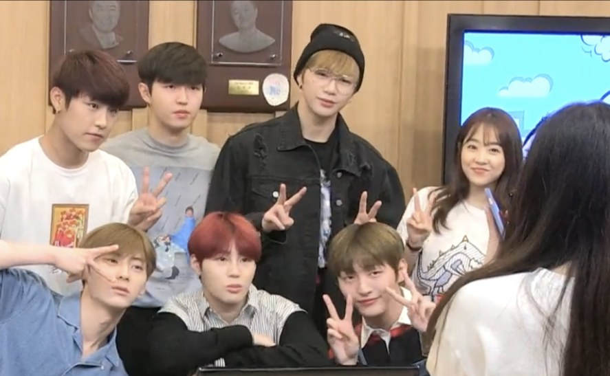 Sự chênh lệch dễ thương giữa Kang Daniel và Park Bo Young gây sốt: Mỹ nhân bé con bên mỹ nam vai thái bình dương - Ảnh 2. Sự chênh lệch dễ thương giữa Kang Daniel và Park Bo Young gây sốt: Mỹ nhân bé con bên mỹ nam vai thái bình dương - Ảnh 2.