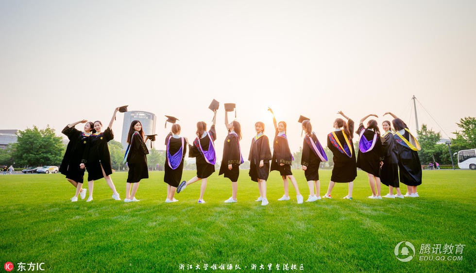 Kỷ yếu lớp nhà người ta: Nguyên một dàn gái xinh cao trên 1m7, điểm IELTS 8.0! - Ảnh 3.