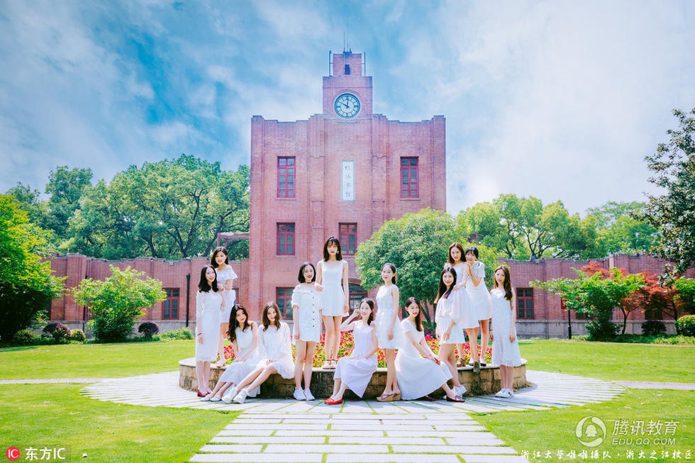 Kỷ yếu lớp nhà người ta: Nguyên một dàn gái xinh cao trên 1m7, điểm IELTS 8.0! - Ảnh 10.