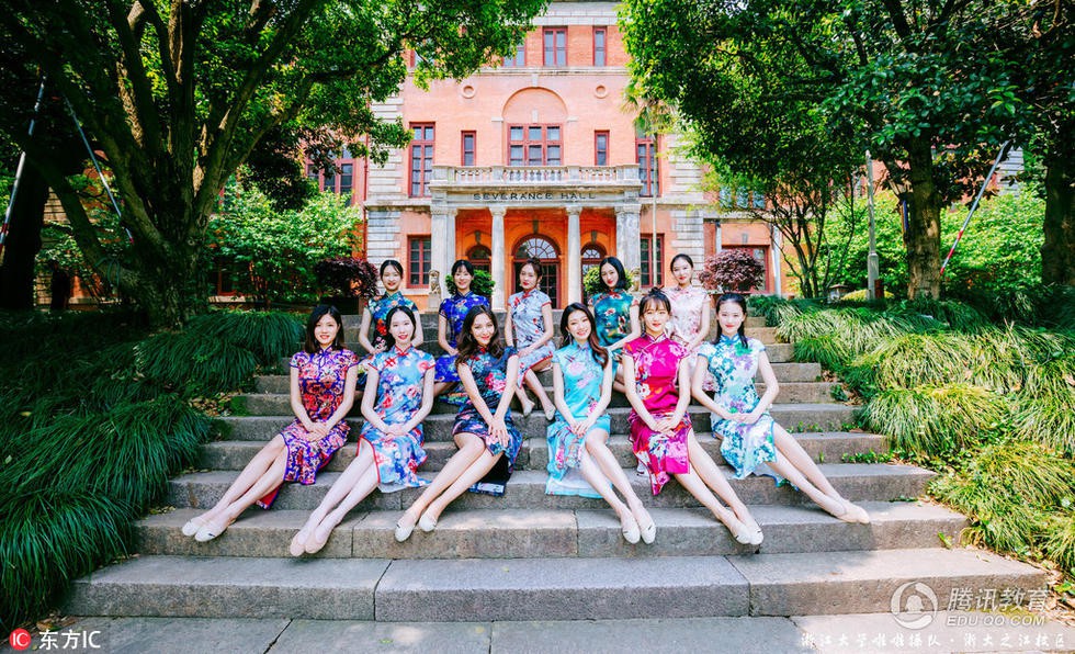 Kỷ yếu lớp nhà người ta: Nguyên một dàn gái xinh cao trên 1m7, điểm IELTS 8.0! - Ảnh 5.