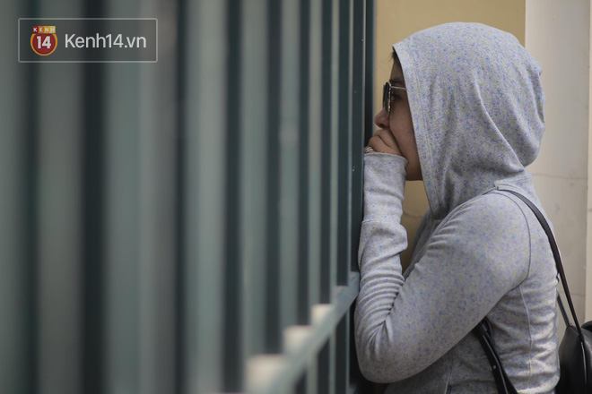 Cha mẹ ngày thi vào lớp 10: Nắng 36 độ vạ vật chờ con ngoài cổng trường - Ảnh 12.