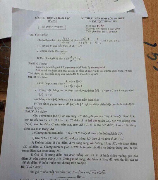 Thầy giáo chụp ảnh tuồn đề thi Toán ra ngoài khi học sinh mới làm bài được 1/2 thời gian - Ảnh 1.