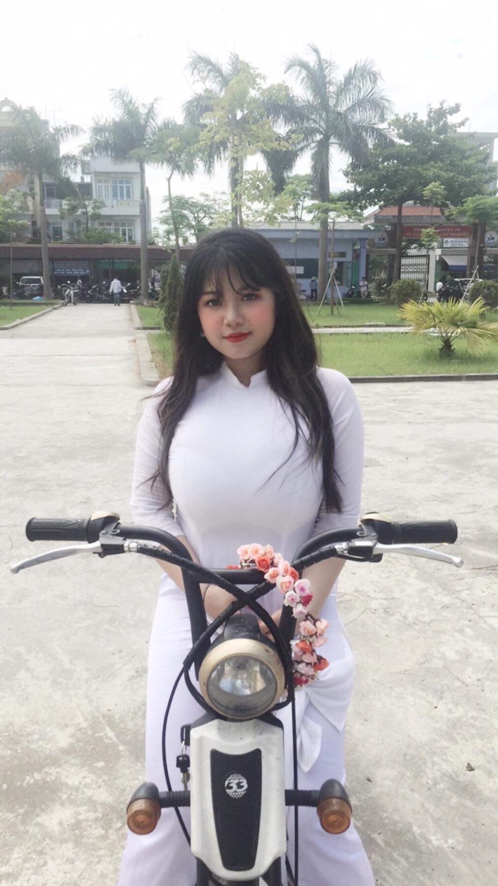 Nữ sinh Hải Dương sở hữu vòng 1 hơn 110cm chia sẻ cảm xúc lần đầu tiên mặc áo dài - Ảnh 8. Nữ sinh Hải Dương sở hữu vòng 1 hơn 110cm chia sẻ cảm xúc lần đầu tiên mặc áo dài - Ảnh 8.