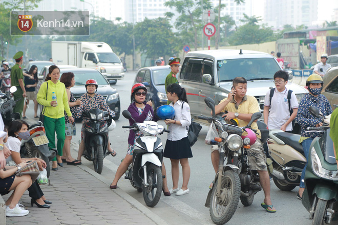 Học sinh căng thẳng trước giờ thi vào lớp 10 hệ chuyên: Con sẽ không dám nhìn mặt ai nếu thi trượt - Ảnh 2.