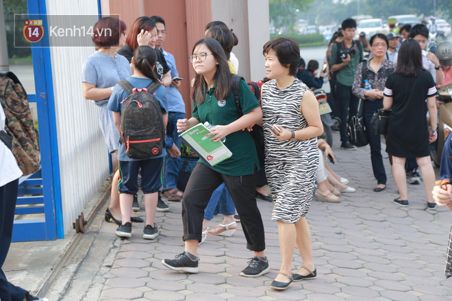 Học sinh căng thẳng trước giờ thi vào lớp 10 hệ chuyên: Con sẽ không dám nhìn mặt ai nếu thi trượt - Ảnh 18.