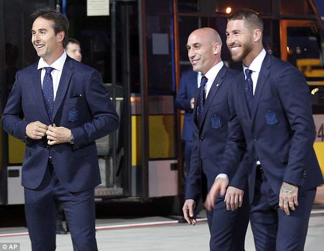 Ramos dẫn đầu dàn “trai đẹp” đội tuyển Tây Ban Nha đổ bộ đến Nga - Ảnh 2.