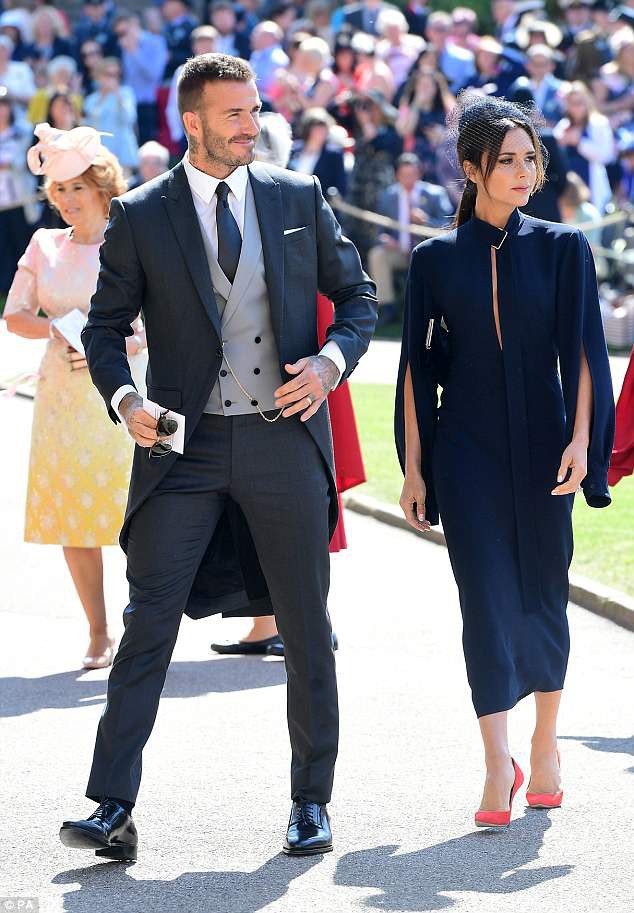 Bán đồ mặc đi dự đám cưới Hoàng gia để làm từ thiện, vậy mà vợ chồng David Beckham lại bị mỉa mai hết lời - Ảnh 3.