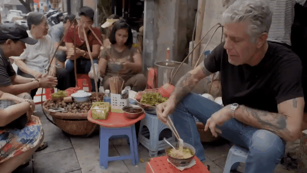 Những hình ảnh đáng nhớ của đầu bếp Anthony Bourdain trong hành trình khám phá ẩm thực Việt Nam - Ảnh 15.