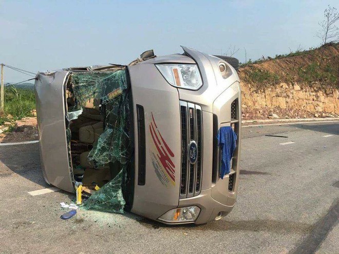 Quảng Ninh: Xe khách va chạm với xe đầu kéo khiến 9 người thương vong - Ảnh 1.