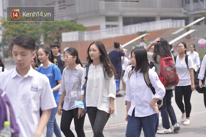 Đề khó, không làm được bài nhưng thí sinh vẫn cười tươi vì cuối cùng kỳ thi tuyển sinh vào lớp 10 đã kết thúc! - Ảnh 15.