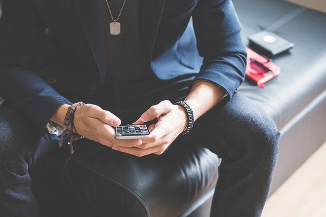 Chuyện về những vị sếp cấm đo&aacute;n smartphone nơi c&ocirc;ng sở - Ảnh 2.
