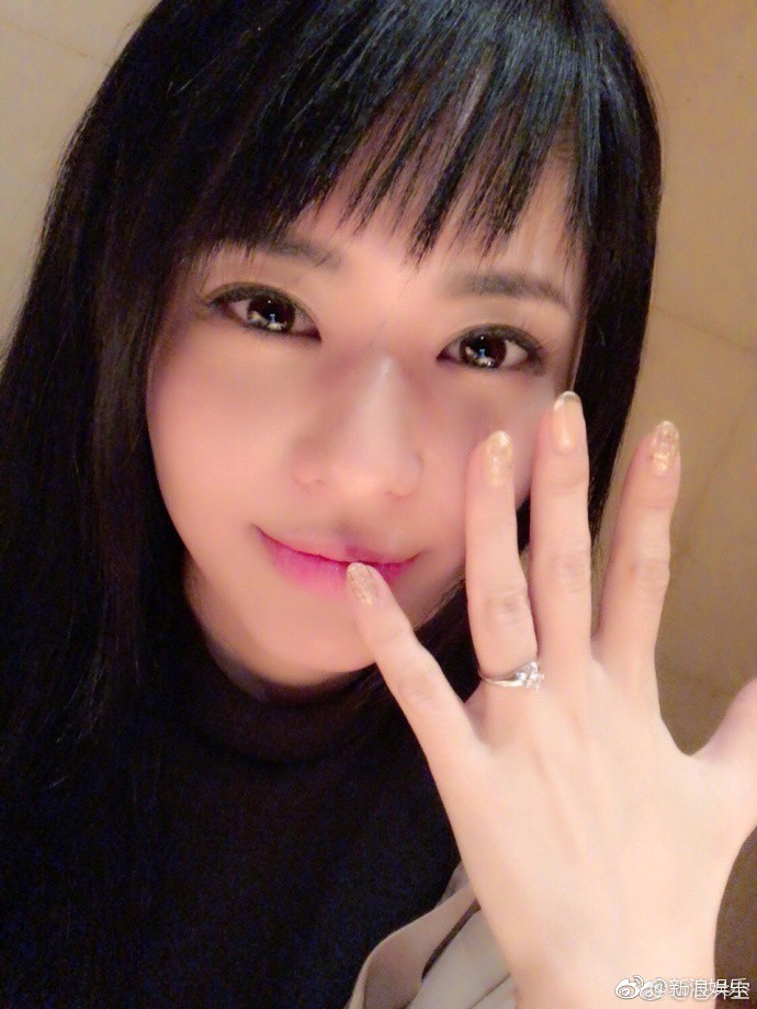 Sao nữ phim cấp ba bất ngờ thông báo kết hôn: Người ấy chấp nhận quá khứ của tôi - Ảnh 1.