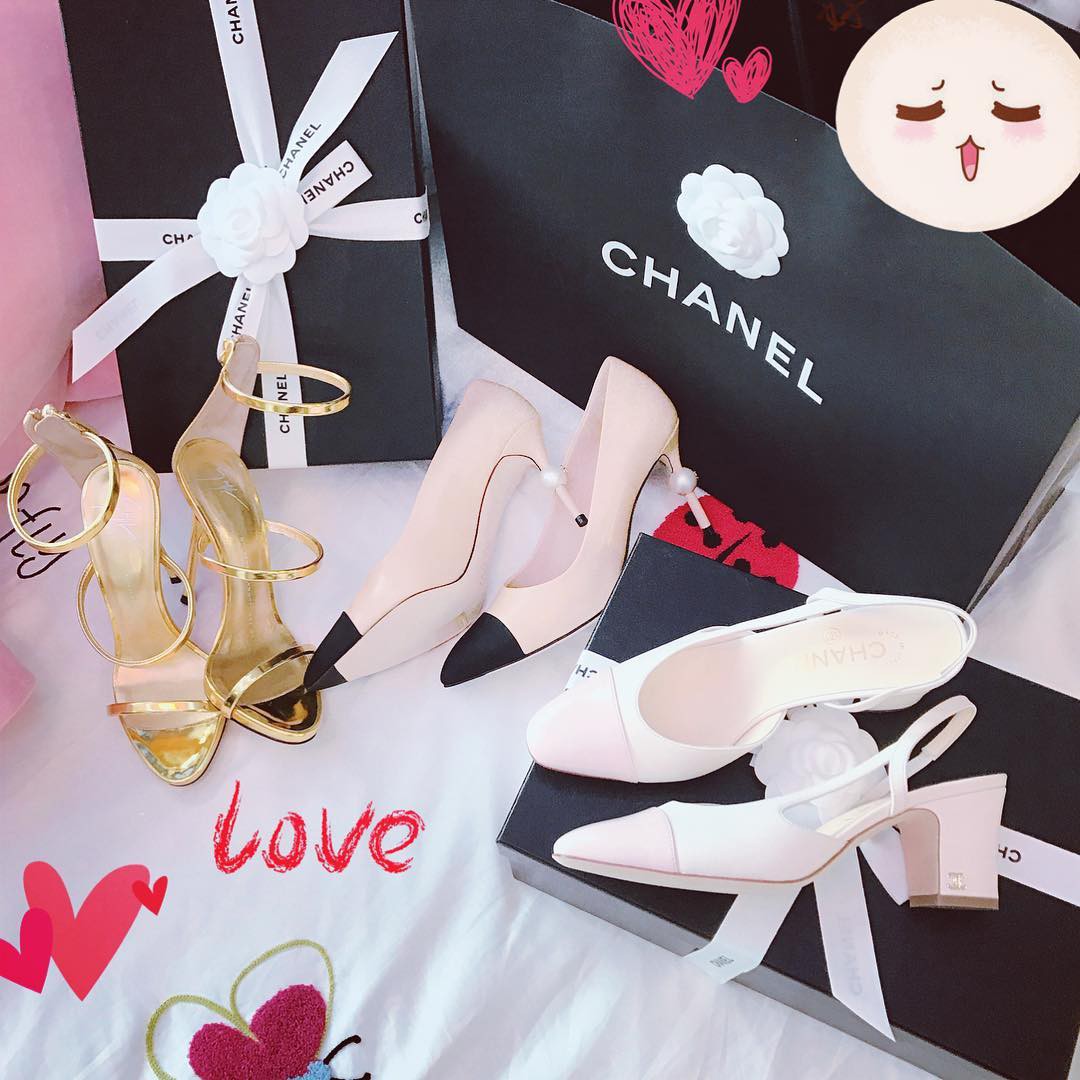 Có ai chịu chơi như Ngọc Trinh, sắm thêm vali Chanel cả trăm triệu dù đã có sẵn, chỉ khác màu - Ảnh 7. Có ai chịu chơi như Ngọc Trinh, sắm thêm vali Chanel cả trăm triệu dù đã có sẵn, chỉ khác màu - Ảnh 7.