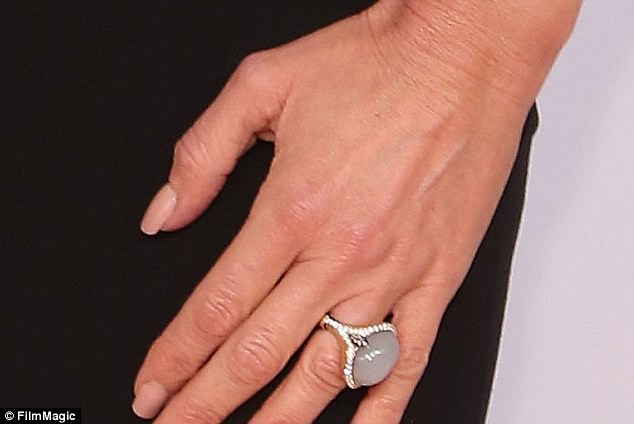 David Beckham đến nay đã trao cho Victoria 14 chiếc nhẫn đính hôn với tổng trị giá 270 tỷ - Ảnh 8.