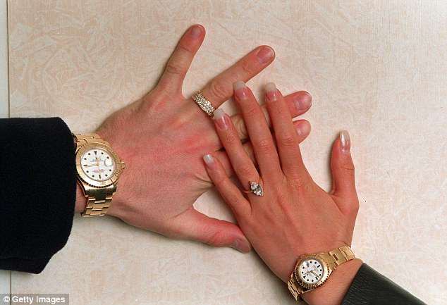 David Beckham đến nay đã trao cho Victoria 14 chiếc nhẫn đính hôn với tổng trị giá 270 tỷ - Ảnh 6.