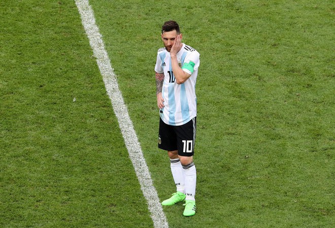 Tờ lịch năm ngoái ở Việt Nam vô tình dự đoán trúng số phận của Messi ở World Cup 2018 - Ảnh 1.