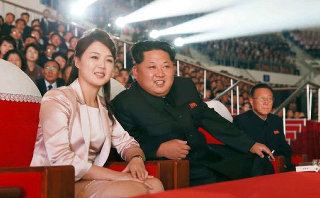 Cựu đại sứ Anh tiết lộ cuộc sống gia đình của ông Kim Jong-un - Ảnh 1.