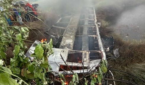 Ít nhất 40 người thiệt mạng trong vụ tai nạn xe khách tại Ấn Độ - Ảnh 1.