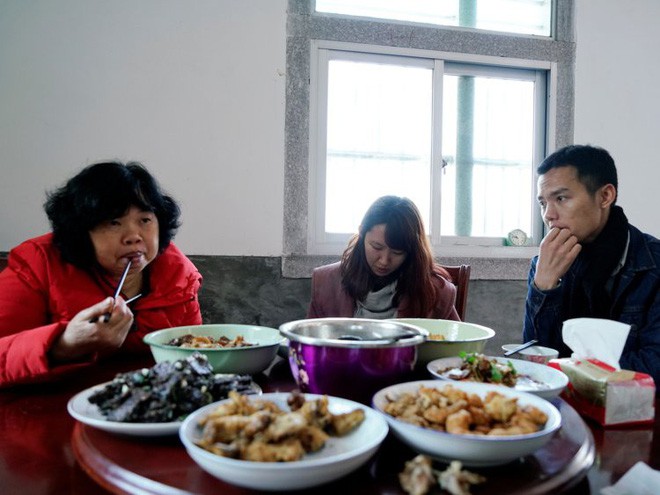 Chuyện hôn nhân ở Trung Quốc: Đàn ông dùng app thuê bạn gái, phụ nữ nhận hàng trăm lời tỏ tình - Ảnh 12.