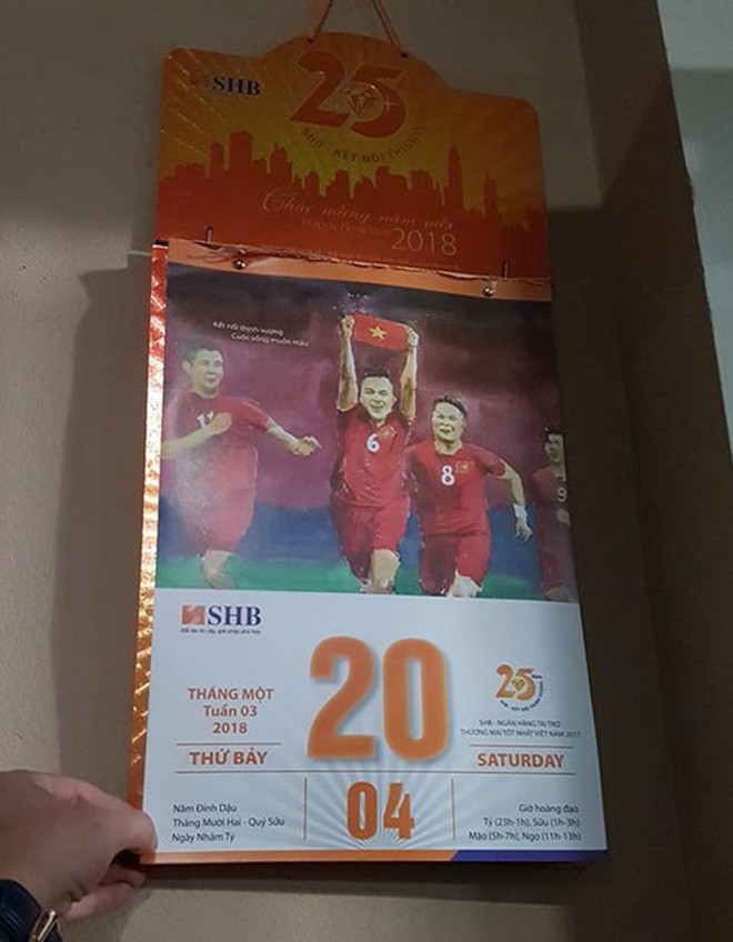 Tờ lịch năm ngoái ở Việt Nam vô tình dự đoán trúng số phận của Messi ở World Cup 2018 - Ảnh 3.