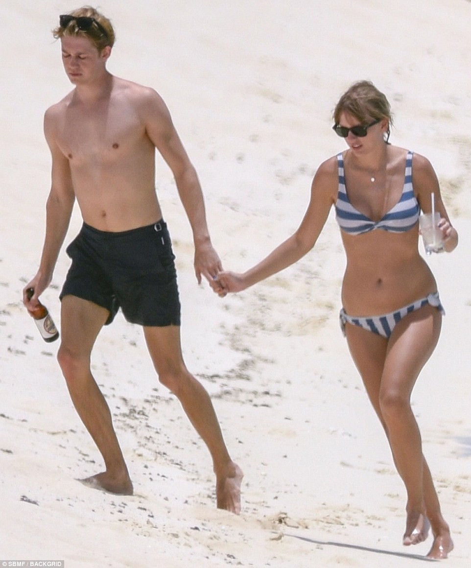 4e11de9e00000578-5935087-welldrinktothatthe28yearoldpopstarandthe27yearold-m-161531160190304-15311892150311760130241.jpg