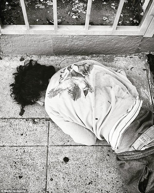 Người mẹ Mỹ đăng tải những hình ảnh chân thực tới đáng sợ về cuộc sống của đứa con trai nghiện ngập, vô gia cư - Ảnh 1.