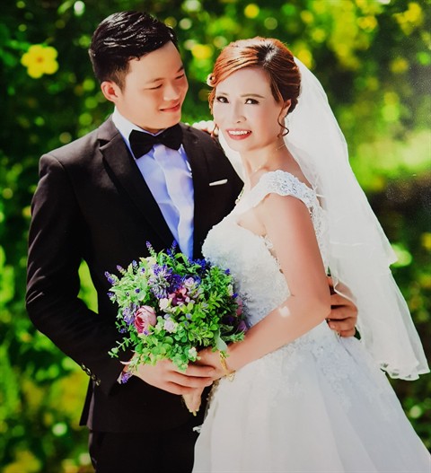 Không chỉ có đám cưới của chú rể 26 và cô dâu 61 tuổi, những cặp vợ chồng cô - cháu này cũng từng dậy sóng dư luận - Ảnh 2. Không chỉ có đám cưới của chú rể 26 và cô dâu 61 tuổi, những cặp vợ chồng cô - cháu này cũng từng dậy sóng dư luận - Ảnh 2.