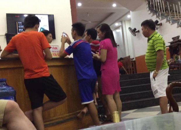 Nữ chủ khách sạn ở Sầm Sơn bị tố đuổi khách vì tự ý ăn ngoài lên tiếng: Không có chuyện chặt chém, thuê giang hồ đến dọa khách - Ảnh 3.