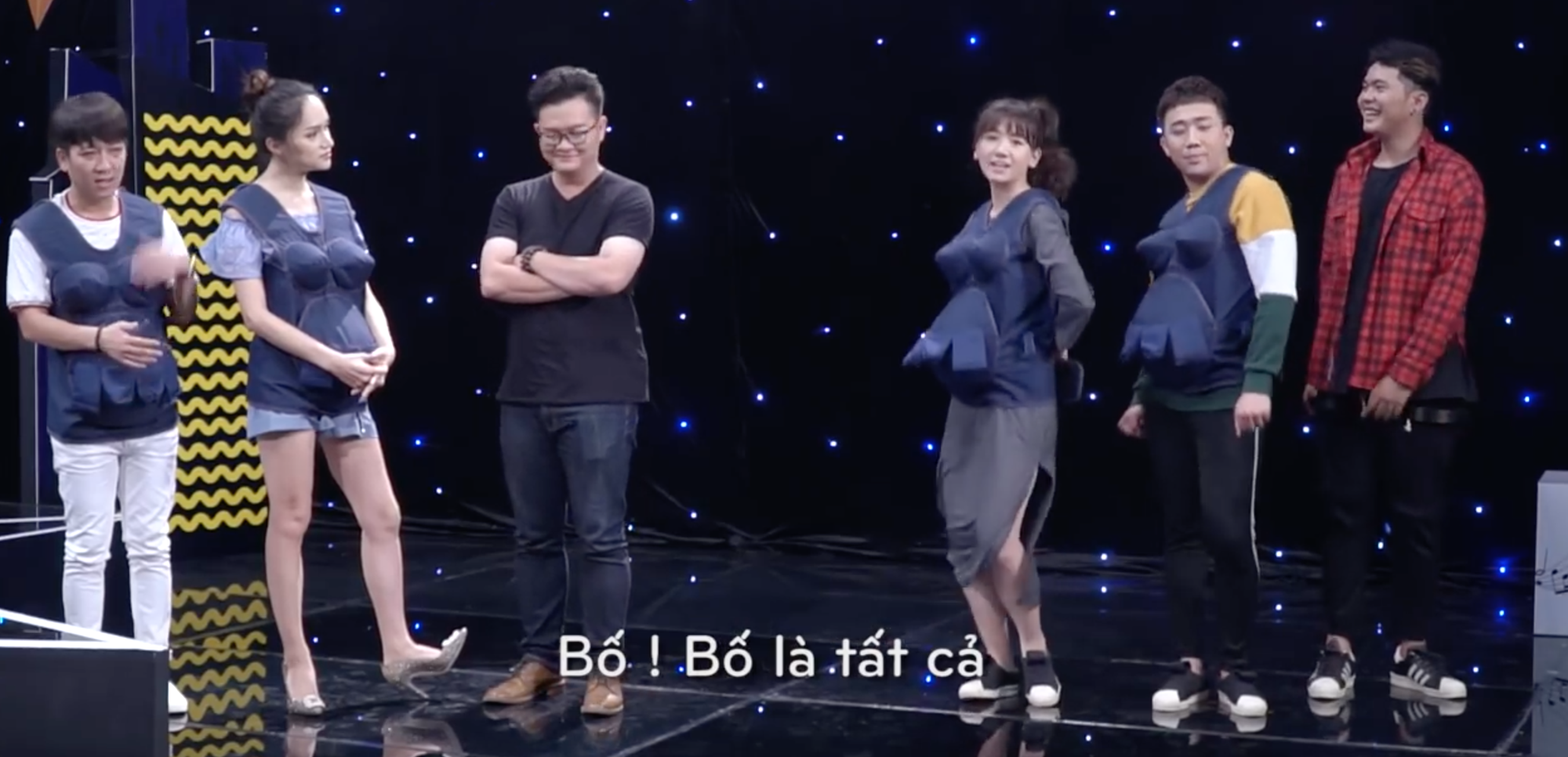 Clip: Ai cũng bật cười khi cặp đôi Trường Giang - Hương Giang khoe giọng - Ảnh 5. Clip: Ai cũng bật cười khi cặp đôi Trường Giang - Hương Giang khoe giọng - Ảnh 5.