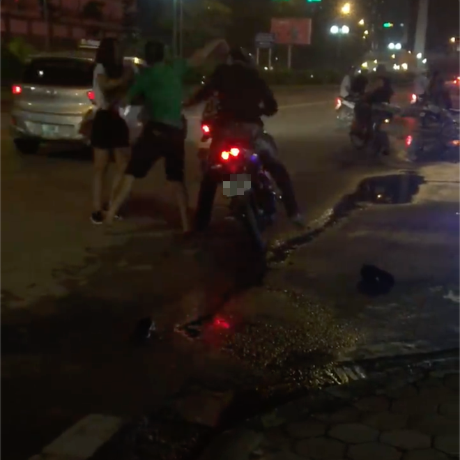 H&agrave; Nội: Thấy người y&ecirc;u cũ đi với bạn trai mới, nam thanh ni&ecirc;n tới g&acirc;y sự rồi đ&aacute;nh lu&ocirc;n cả hai - Ảnh 2.