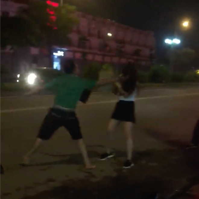 H&agrave; Nội: Thấy người y&ecirc;u cũ đi với bạn trai mới, nam thanh ni&ecirc;n tới g&acirc;y sự rồi đ&aacute;nh lu&ocirc;n cả hai - Ảnh 3.