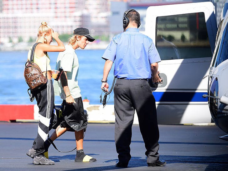 0711-justin-bieber-hailey-baldwin-splash-7-crop-1531382970177677704570.jpg