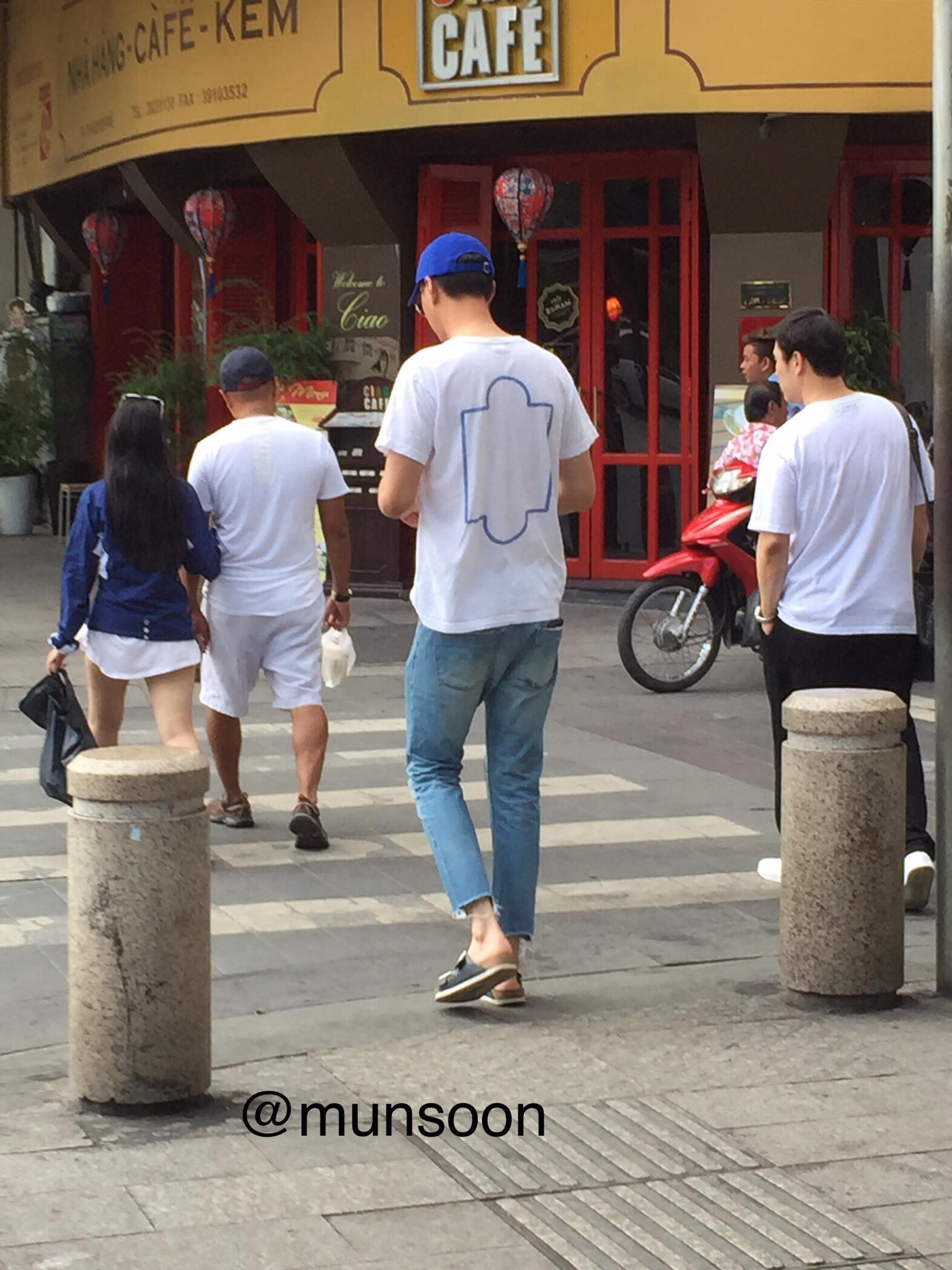 Tài tử Jo In Sung dạo phố Việt Nam: Đi dép lào, dáng đứng Bến Tre nhưng vẫn khiến fan vỡ tim vì ngoại hình - Ảnh 2.
