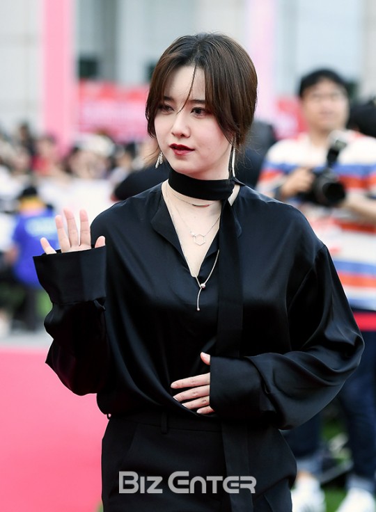 Bỗng phát tướng và liên tục che bụng, Goo Hye Sun bị nghi mang thai con đầu lòng với Ahn Jae Hyun - Ảnh 3.