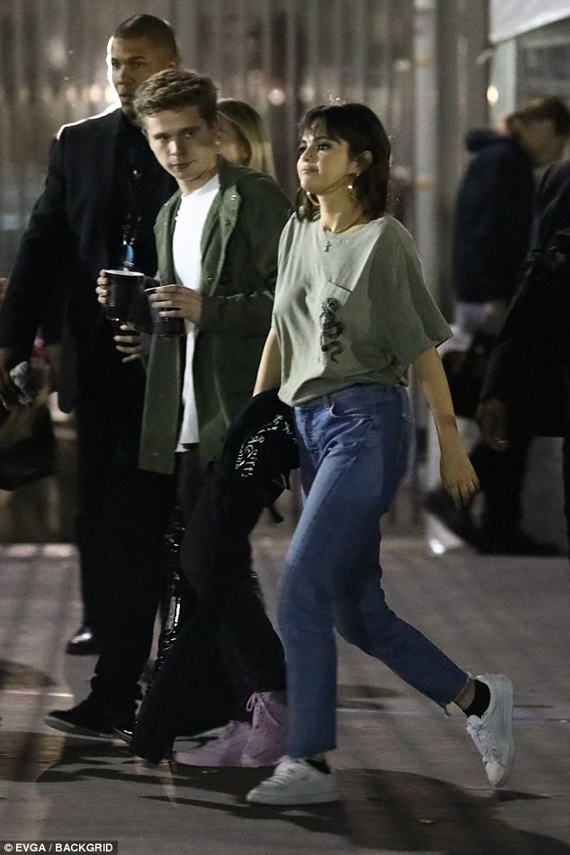 Selena Gomez: Bạn trai tin đồn giống Brooklyn Beckham - Ảnh 4.