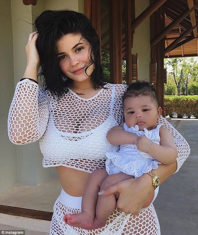 Kylie Jenner tiết lộ người mà cô sẽ trao lại đế chế mỹ phẩm trị giá 20 ngàn tỷ trong tương lai - Ảnh 1.