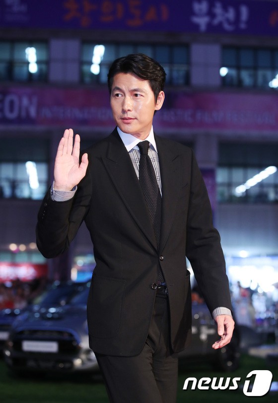 jungwoosung3-1531398396035467687160.jpg