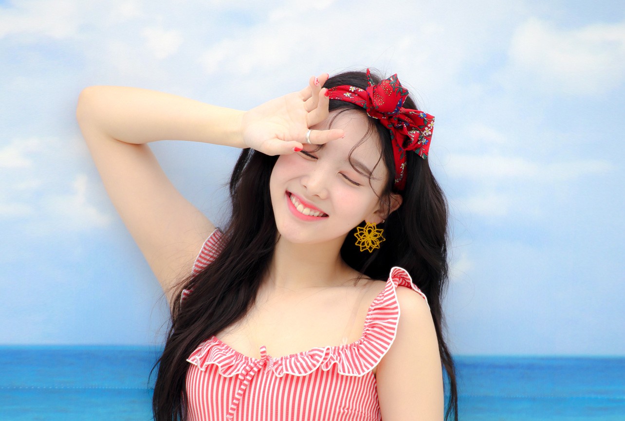 nayeon-15313662548611969495348.jpg